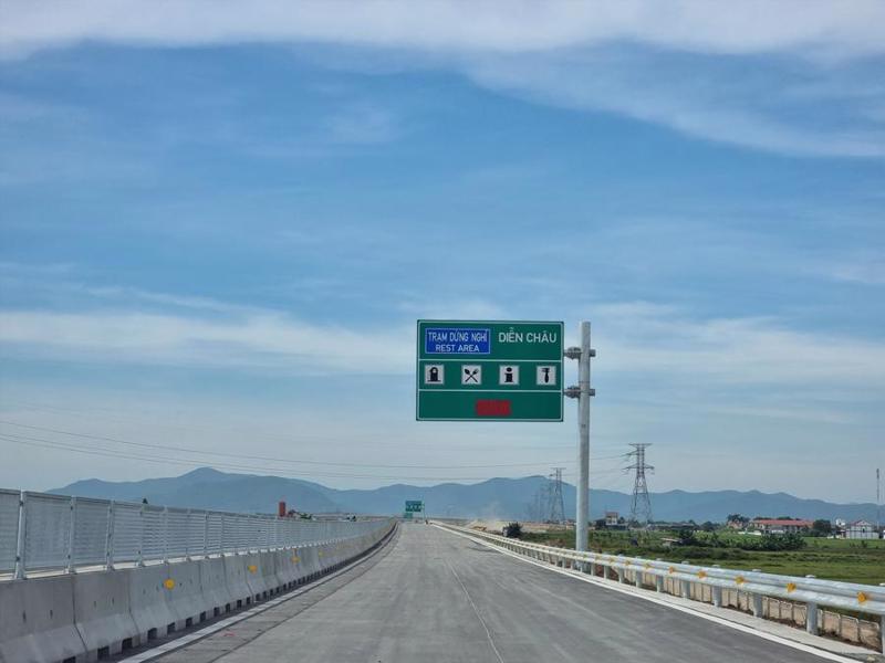 Vượt muôn nẻo khó khăn xây cao tốc Bắc - Nam, tư lệnh ngành giao thông vận tải nêu 6 bài học quý